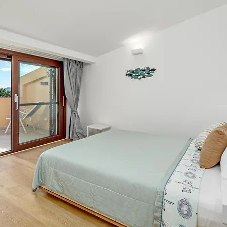 Ginepro - By And Service غولفو أرانتْشي